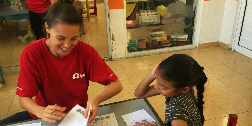 Voluntarios estas fiestas con niños en GVI